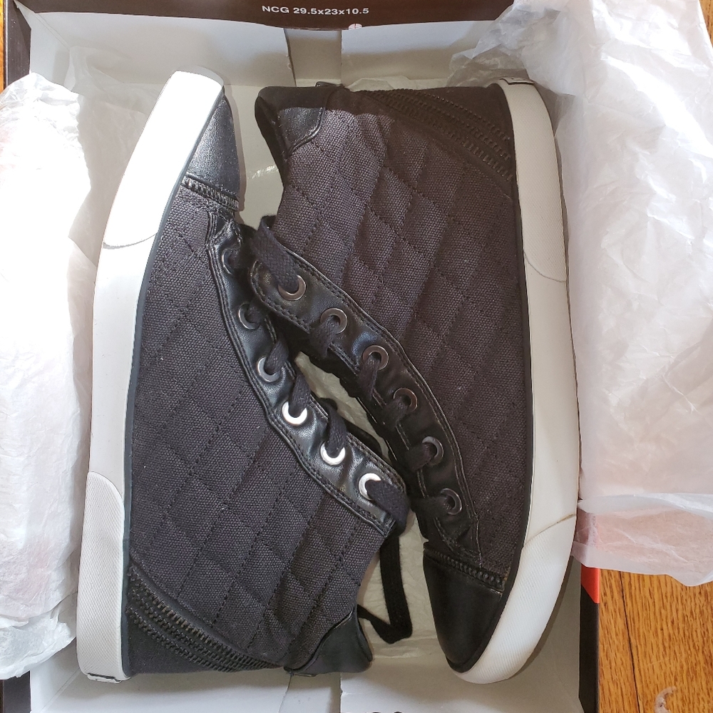 GUESS Uniquely designed black shoes